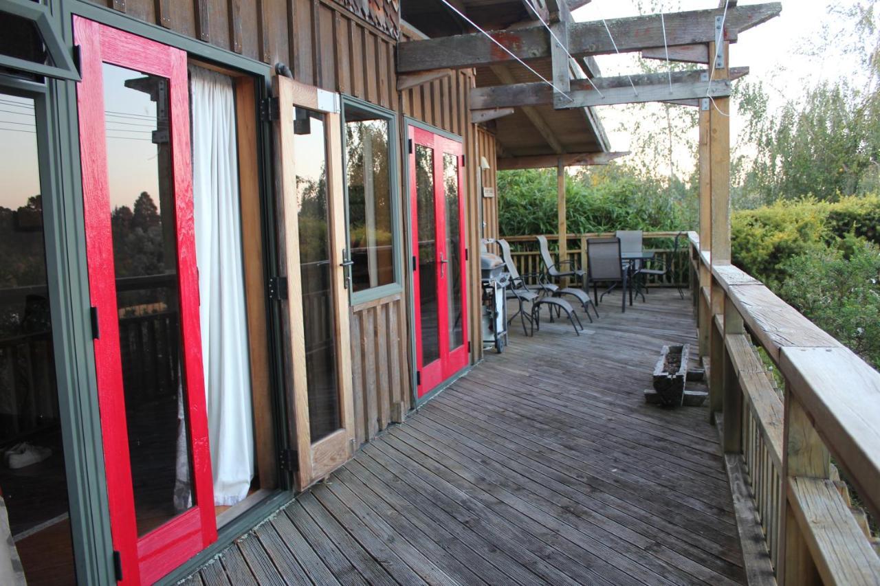 Treetop Hideaway - Taupo Holiday Home Екстериор снимка