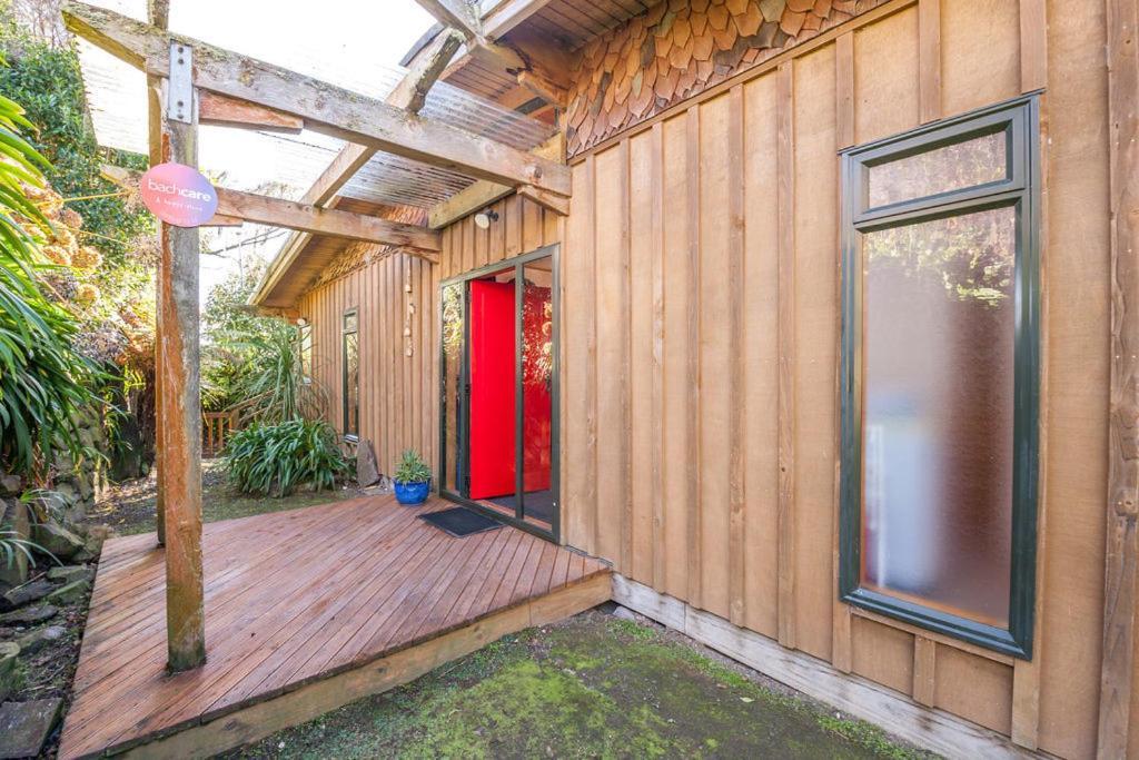 Treetop Hideaway - Taupo Holiday Home Екстериор снимка